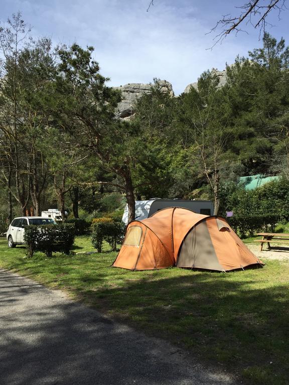 Camping De La Vallee Heureuse Orgon Buitenkant foto